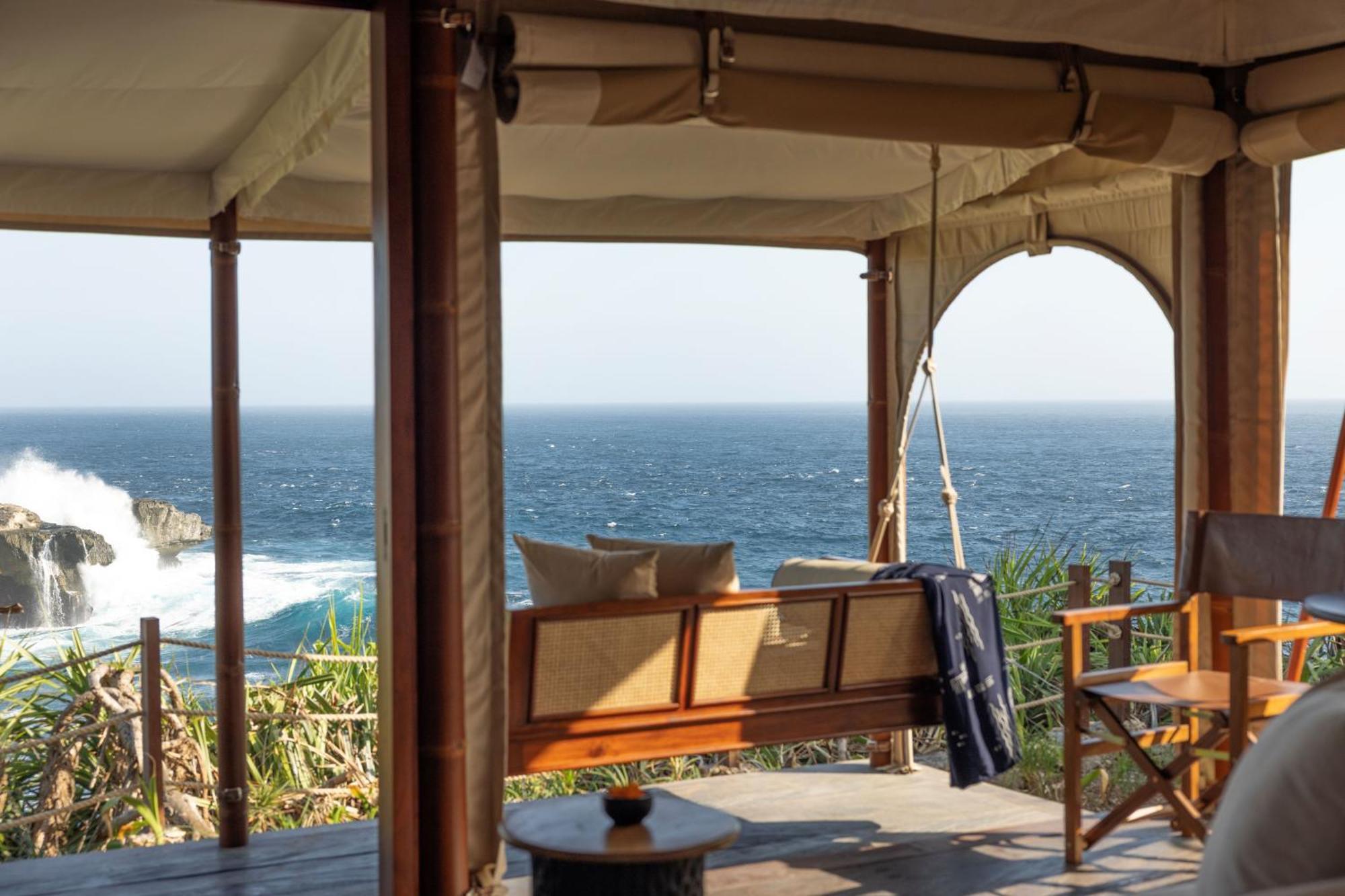 Arna And Ocean Lounge Luxury tent